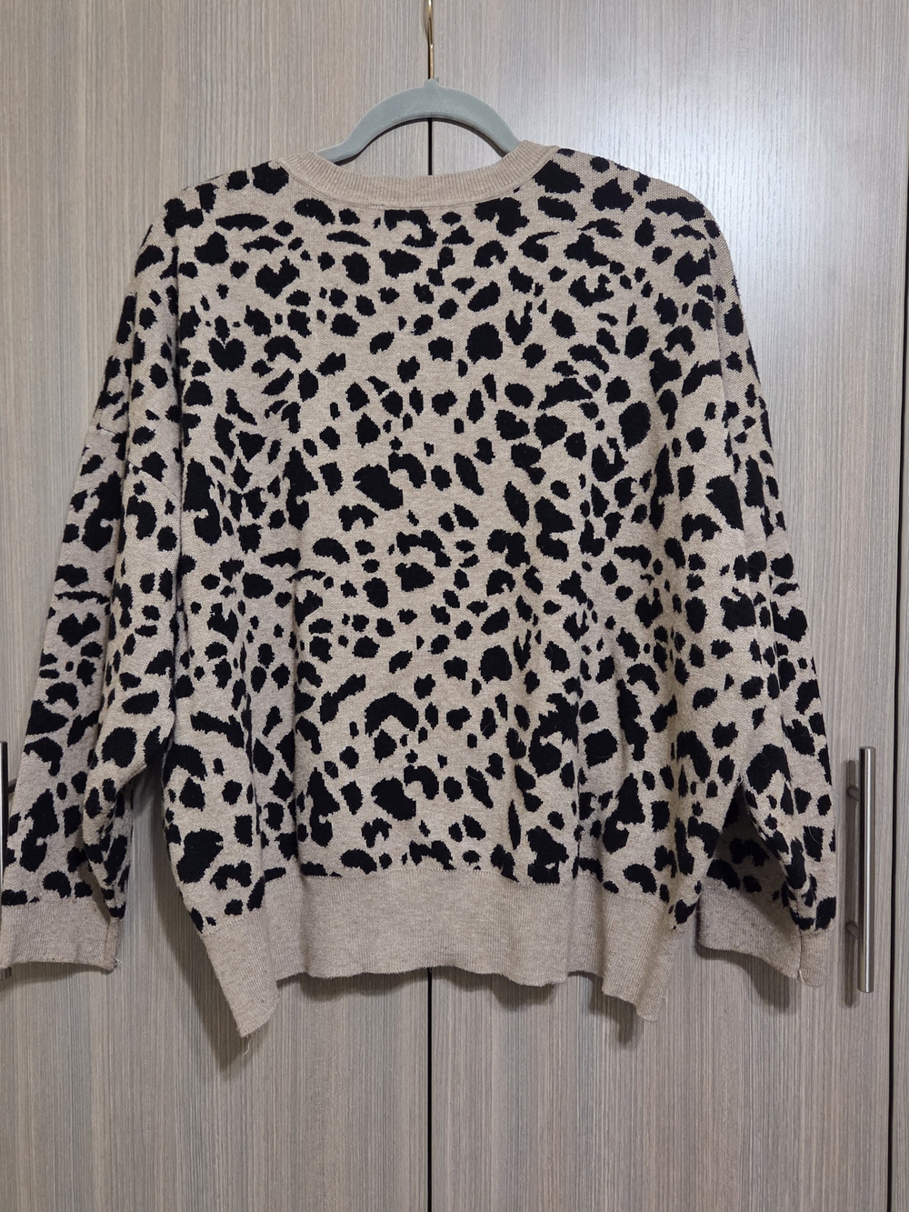 Leopard Print Crewneck Sweater - Picture 2 of 4